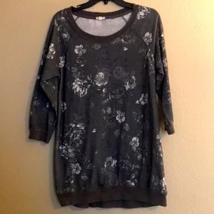 Casual & Cute Warm Gray Long-Sleeve-Top!